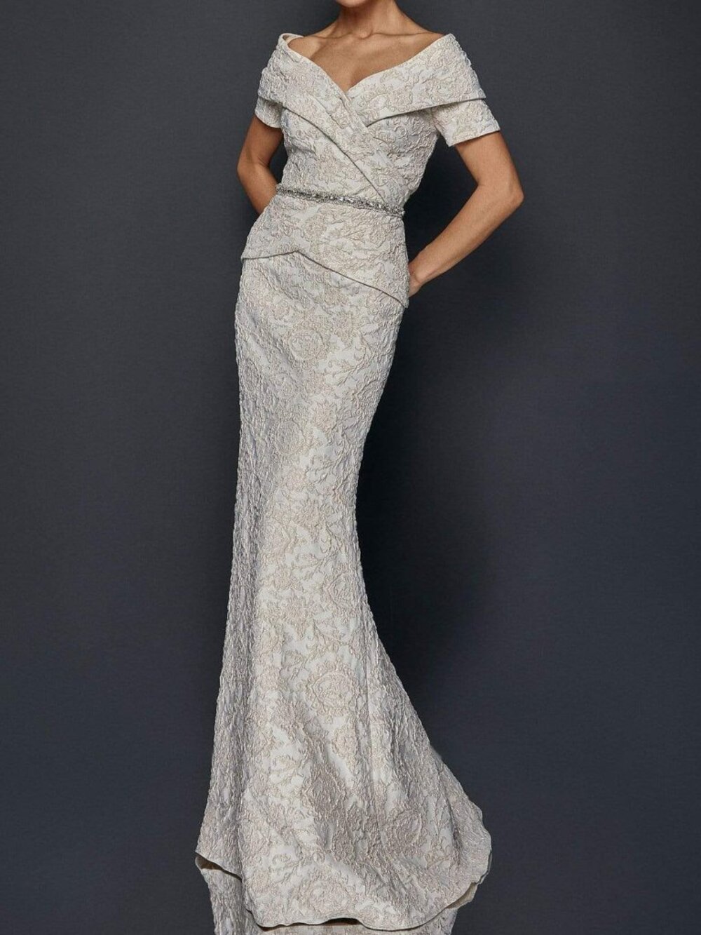NWT Terani Couture 1921M0727 of the Bride V-Neck Gown Champagne Size 8